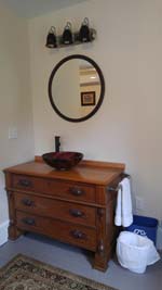 chest of drawers/vanity with mirror